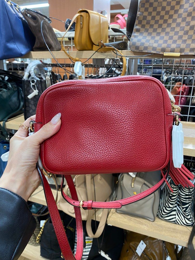 Gucci soho cross body bag (Category: Luxury Bags & Wallets) located in Manila. Submitted by jodiluxegold (Listing ID 1341481888, Image 3). Description: Perfect for night out or date night this red gucci soho bag. Just minimal signs of usage. 8/10 overall with entrupy cert..