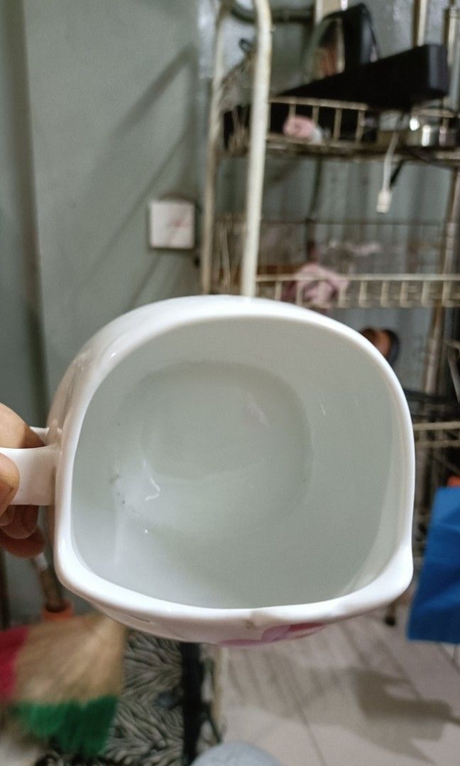 Hello kitty/ tweety bird vintage mugs (Category: Coffee & Tea Tableware) located in Manila. Submitted by fasyonada (Listing ID 1341429222, Image 3). Description: hello kitty 4 pcs tweety bird 2 pcs vintage mugs bought in japan legit 500 per piece.