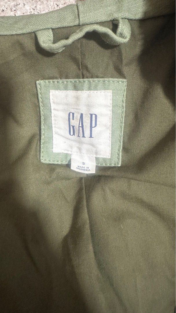 Jacket (Category: Coats, Jackets and Outerwear) located in Singapore. Submitted by JorkerKL (Listing ID 1341502289, Image 3). Description: - GAP winter jacket - S size - bought from Tokyo - jacket with hooded - upon purchase no refundable .