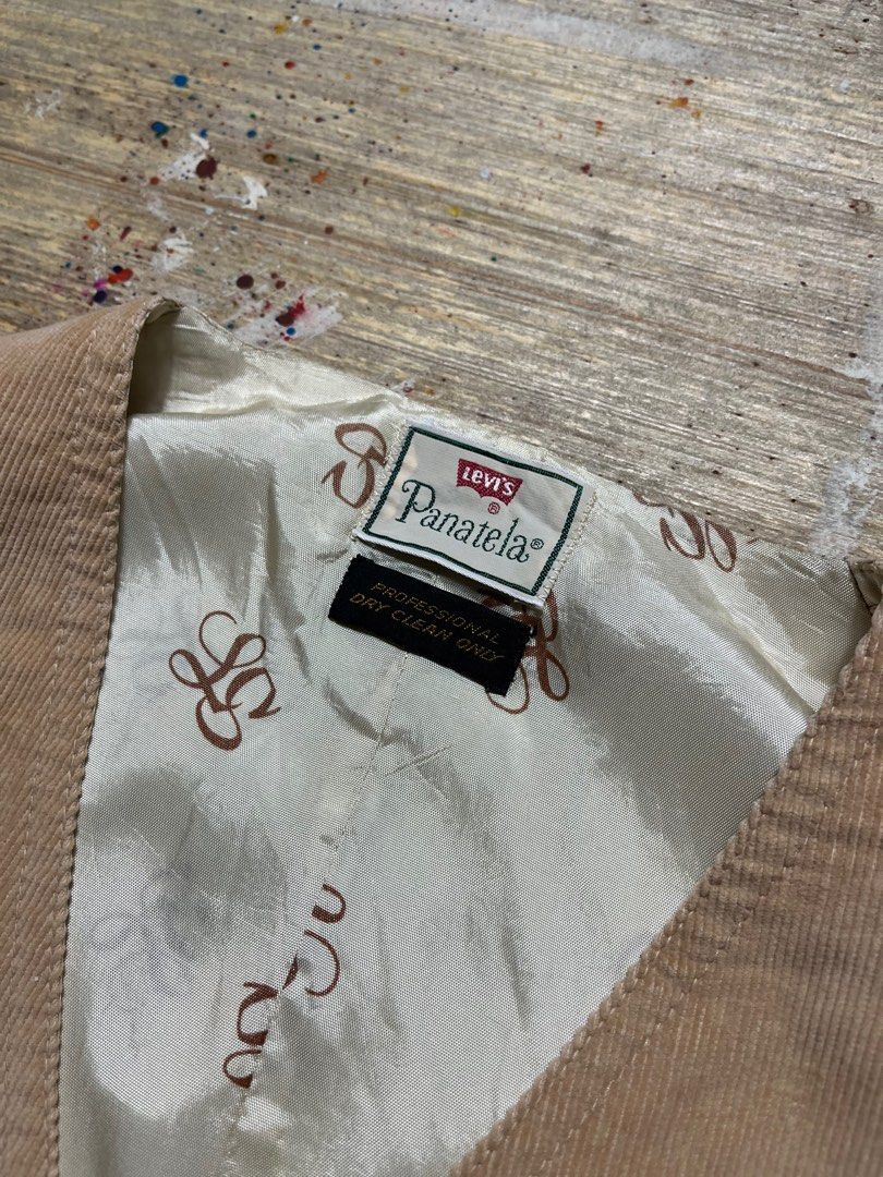 Levis panatela Corduroy Vest (Category: Vests) located in Quezon City. Submitted by forgarments (Listing ID 1341501194, Image 3). Description: Levis panatela Corduroy Vest Excellent Condition size: Medium on Measurements shoulder: 12.5 inches chest width: 19 inches lenght: 23.5 inches .