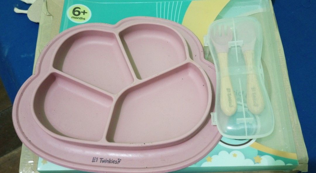 Li'l twinkies silicone dish plate (Category: Weaning & Toddler Feeding) located in Navotas City. Submitted by roxieclzb (Listing ID 1341496532, Image 2). Description: li'l twinkies silicone dish plate with train me spoon and fork set with packaging and box pa po. issues: faded color dish plate and spoon (of course always ginagamit for feeding 😊) original price now 900++.