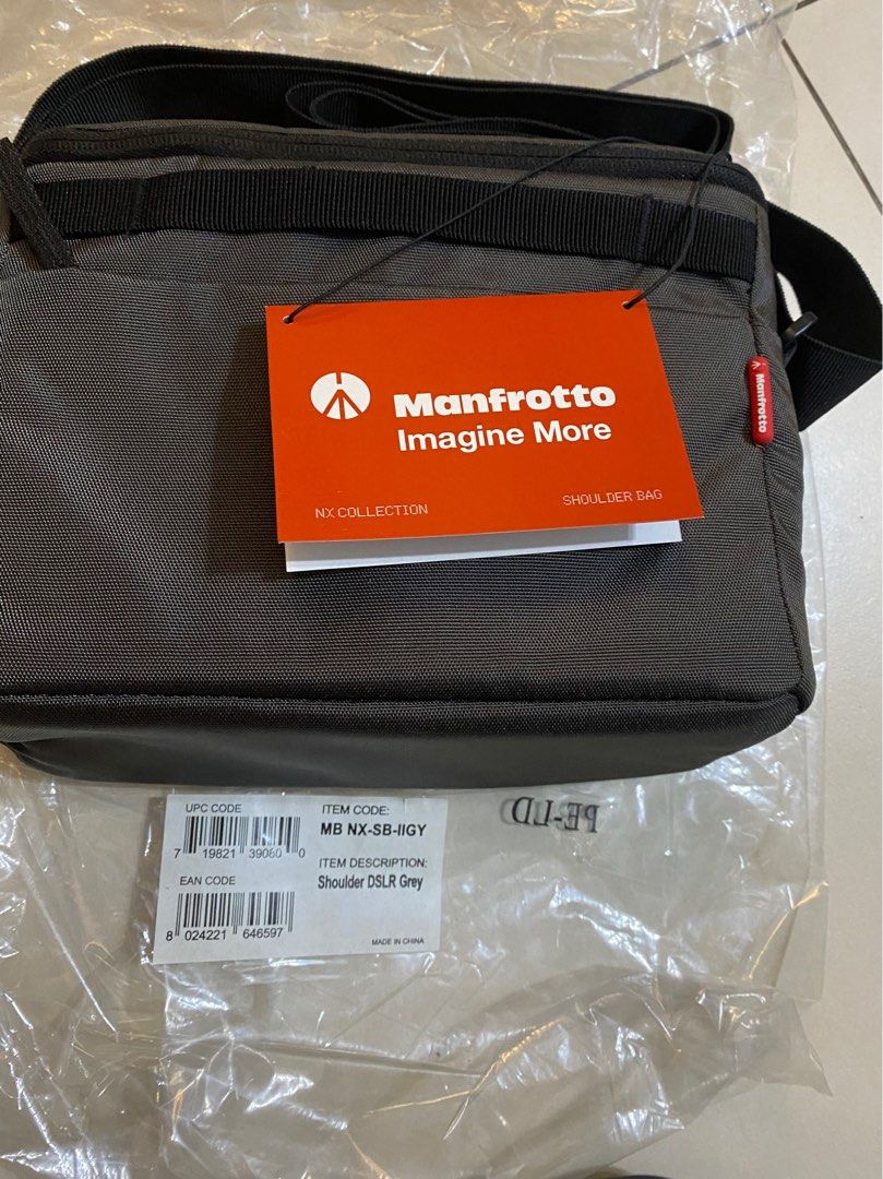 Manfrotto NX camera shoulder bag DSLR I Grey (Category: Camera Bags & Carriers) located in Paranaque City. Submitted by carsal (Listing ID 1341583613, Image 2). Description: Internal dividers for multiple configurations Top load design make changing lenses so easy and natural Internal and external pockets for media and small accessories Comfortable shoulder strap for easy transport Weight: 0.23 kg Dimesions:23x11x19 Colour: Gray Payment to Gcash 