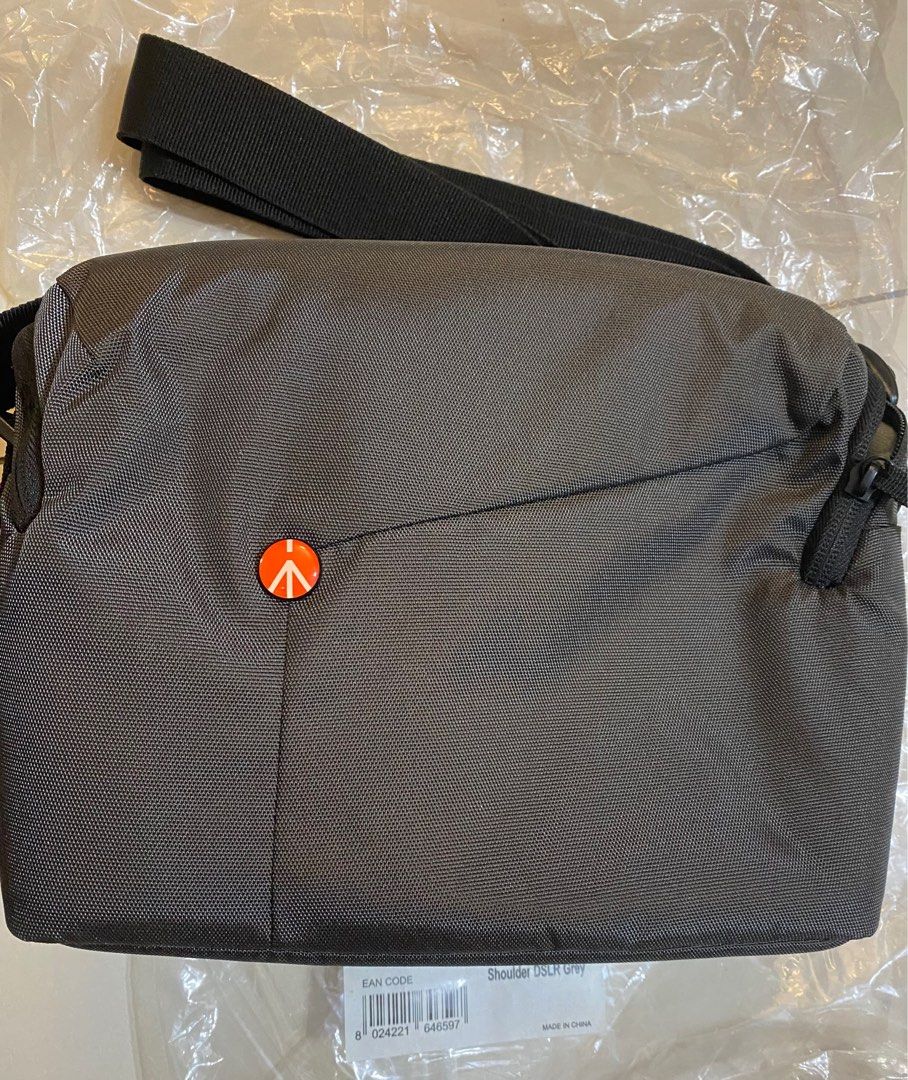 Manfrotto NX camera shoulder bag DSLR I Grey (Category: Camera Bags & Carriers) located in Paranaque City. Submitted by carsal (Listing ID 1341583613, Image 1). Description: Internal dividers for multiple configurations Top load design make changing lenses so easy and natural Internal and external pockets for media and small accessories Comfortable shoulder strap for easy transport Weight: 0.23 kg Dimesions:23x11x19 Colour: Gray Payment to Gcash 