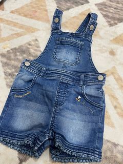(Category: ) located in . Submitted by wardrobeandco (Listing ID 1341524227, Image 1). Description: .