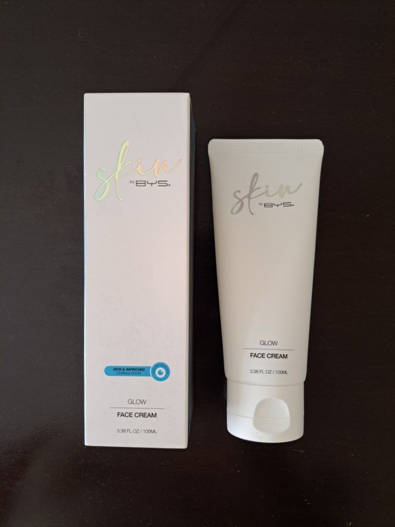 Skin by BYS Glow Face Cream (Category: Face Care) located in Mandaluyong City. Submitted by _spike (Listing ID 1341447132, Image 1). Description: Enriched with Hyaluronic Acid, Niacidamide and Vitamin C. Retails for 800 in store. Brand-new, still in box. Great for Christmas gift! Feel free to dm for more photos Payment methods: Gcash and Maya Shipping: Grab or j&t (Shipping fee to be shouldered by buyer).