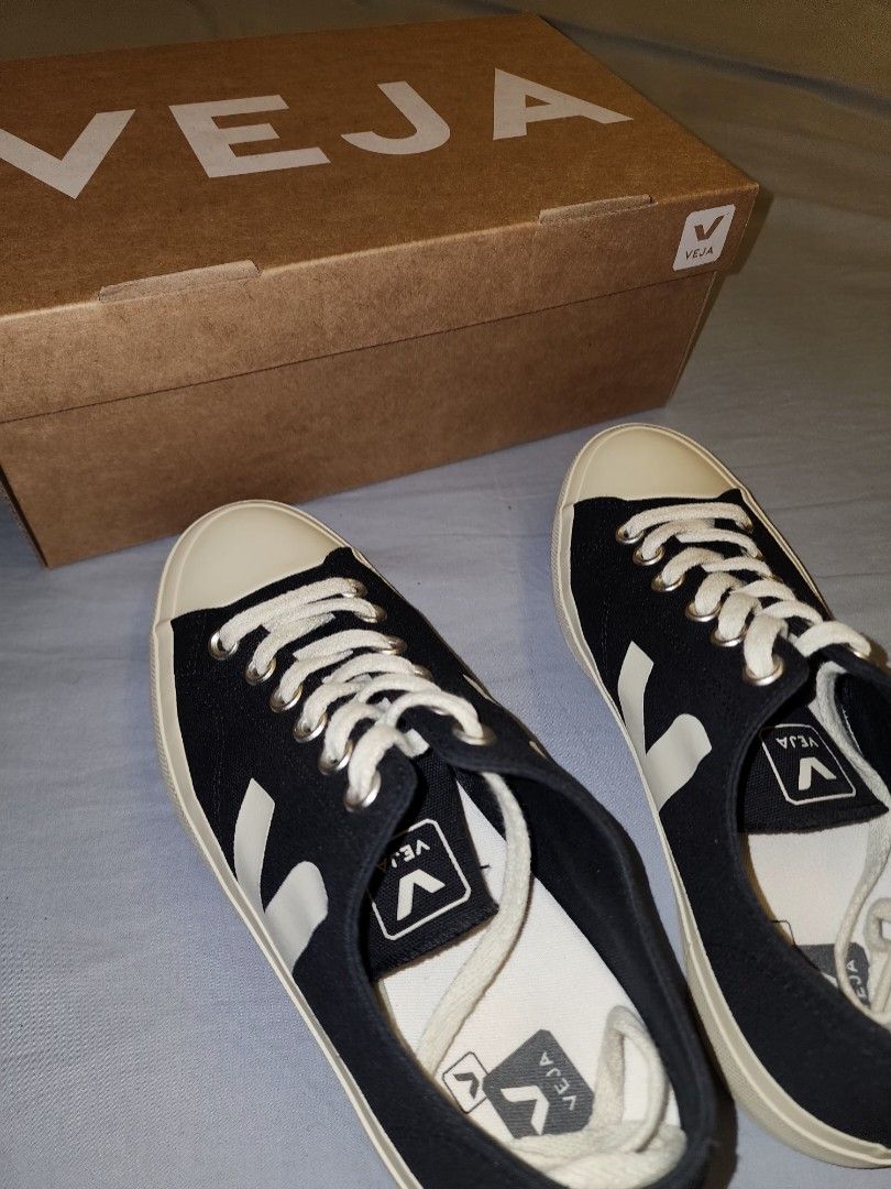 VEJA Wata II Low Canvas Sneakers (Category: Sneakers) located in Manila. Submitted by danii_ (Listing ID 1341576321, Image 3). Description: ▪︎not my size, but at that time, walang available na size 38 so i went with 39 ▪︎worn once just to try if keri. maluwag masyado.