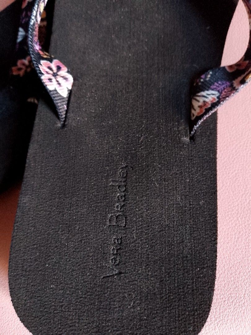 Vera Bradley women slipper size 40 (Category: Slippers and slides) located in Dasmarinas. Submitted by tintingon (Listing ID 1341542489, Image 2). Description: Brand new but no tags size 40.