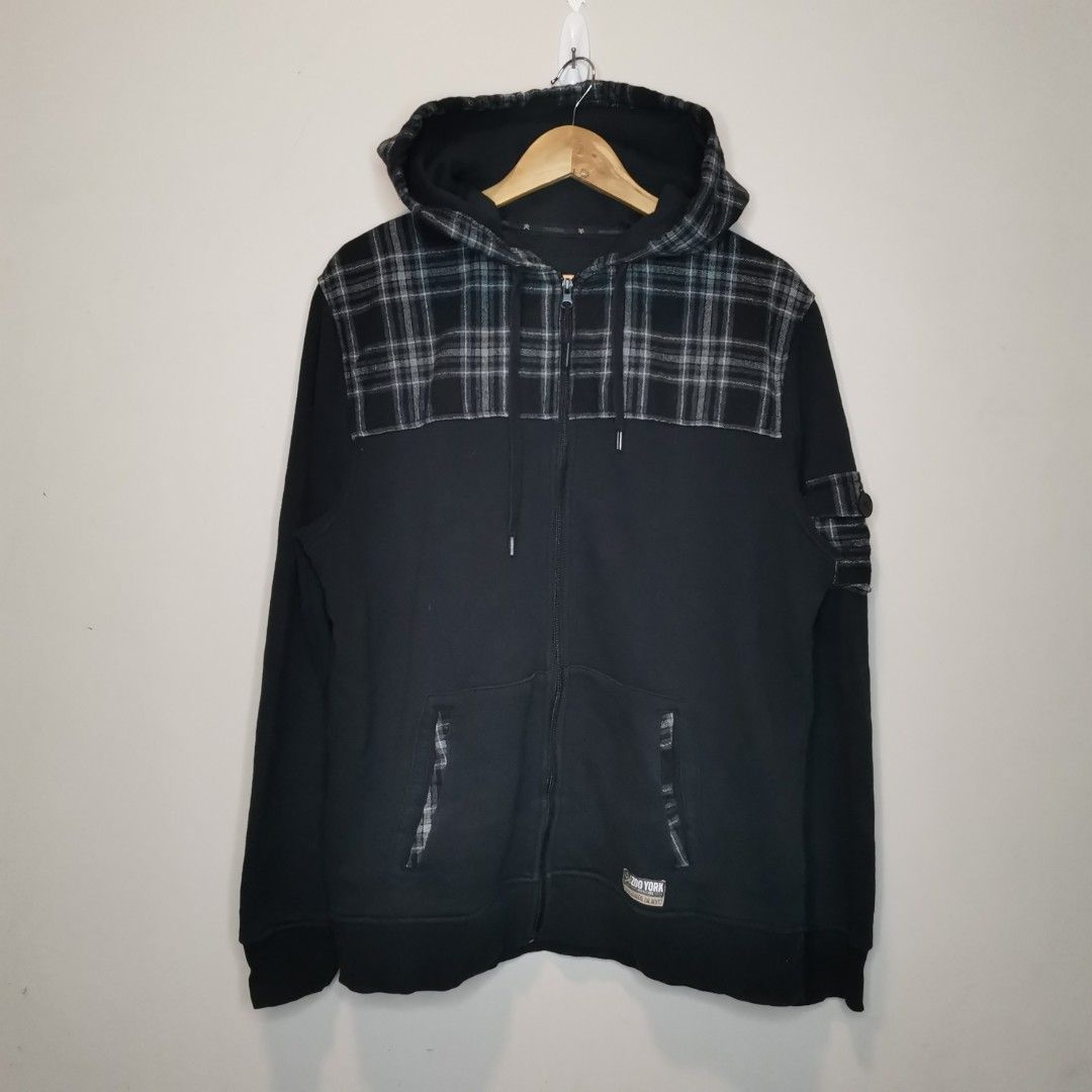 Zoo-York Full-zip Hoodie (Category: Hoodies) located in Paniqui. Submitted by fndrs.kprs.ph (Listing ID 1341560715, Image 1). Description: Zoo York Full-zip Hoodie Size on tag: Large 23x28 Color rate: 9.5/10 Excellent Condition No flaws.