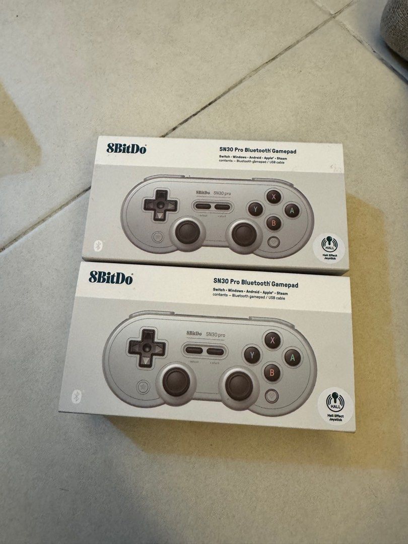 8bitdo 全新remote controller （分類：手掣）位於 Hong Kong。 由 wusolo 提交（商品編號 1341674672，圖片 1）。簡介： 買多咗隻件 放售一隻全新 可以換switch /ps 4 game。