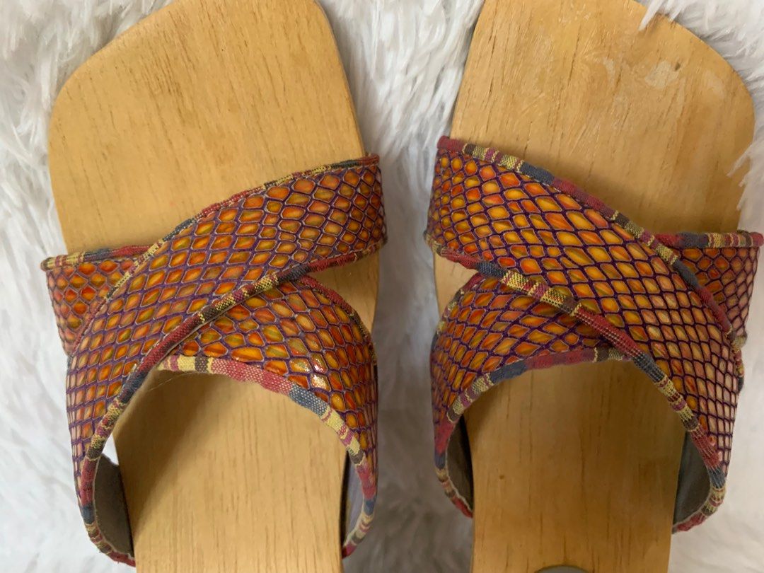 BCBG MAXAZRIA Sandals (Category: Sandals) located in Pasig City. Submitted by marjories22 (Listing ID 1341607162, Image 3). Description: BCBG MAXAZRIA Open Toe Platform Sandals Size: 8 B 38 1/2 Height: 2” Note: used once only, good as new. RFS: Decluttering MOP: GCash Only NO RETURN NO EXCHANGE OF ITEMS..