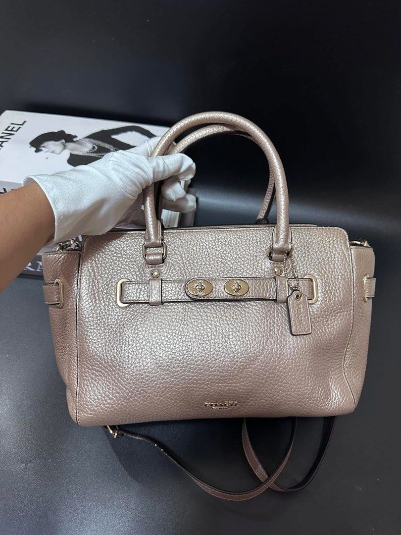 💯C O A C H Blake Mini in Light Gold♥️♥️ (Category: Luxury Bags & Wallets) located in Quezon City. Submitted by jhaediah (Listing ID 1341758150, Image 1). Description: like new 💯C O A C H Blake Mini in Light Gold♥️♥️ original Moneyback if proven fake.
