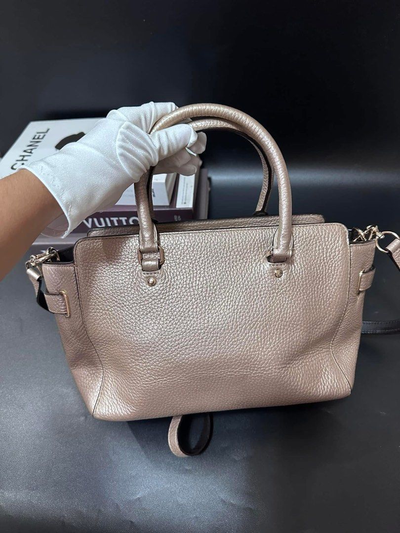 💯C O A C H Blake Mini in Light Gold♥️♥️ (Category: Luxury Bags & Wallets) located in Quezon City. Submitted by jhaediah (Listing ID 1341758150, Image 3). Description: like new 💯C O A C H Blake Mini in Light Gold♥️♥️ original Moneyback if proven fake.