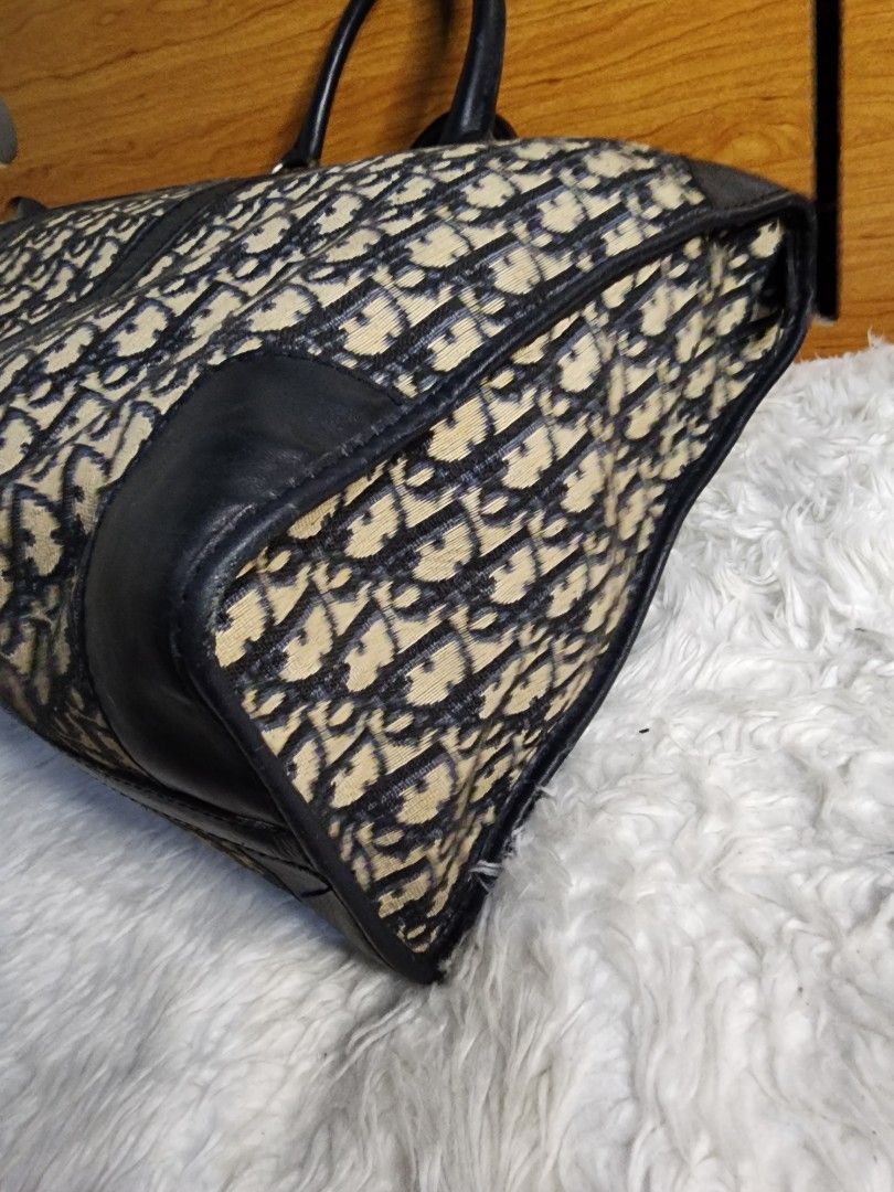 Dior Luggage (Category: Luxury Bags & Wallets) located in Marilao. Submitted by curleylux (Listing ID 1341613495, Image 3). Description: original dior luguage.