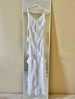Rent/Sale: (sale⚡️)Elegant Low Back Poppy Ruffle Tiered Layer Beach Wedding Date Maxi/ Long Dress- White (RENT/ SALE)