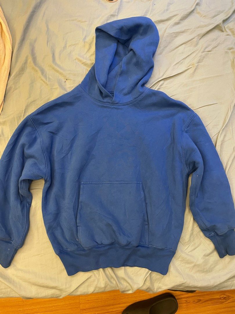 GAP blue hoodie (Category: Hoodies) located in Pasig City. Submitted by cmdrod303 (Listing ID 1341708590, Image 1). Description: Selling my old hoodie. 22x24 Size Medium on tag pero for kids so cropped fit if you’re size Small. Negotiable. .