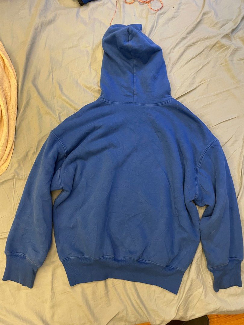 GAP blue hoodie (Category: Hoodies) located in Pasig City. Submitted by cmdrod303 (Listing ID 1341708590, Image 2). Description: Selling my old hoodie. 22x24 Size Medium on tag pero for kids so cropped fit if you’re size Small. Negotiable. .