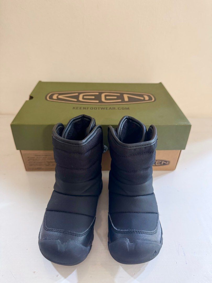 Keen Puffrider Waterproof Winter Boots 15cm (Category: Babies & Kids Fashion) located in Singapore. Submitted by summerworm (Listing ID 1341622580, Image 1). Description: Perfect for the winter holiday! The kids’ snow boot that feels like a sleeping bag. Soft, waterproof, toasty, and so easy to get on & off with a bungee-cinch opening in back. Condition: 10/10 brand new in box Size: EU 24, 15cm .