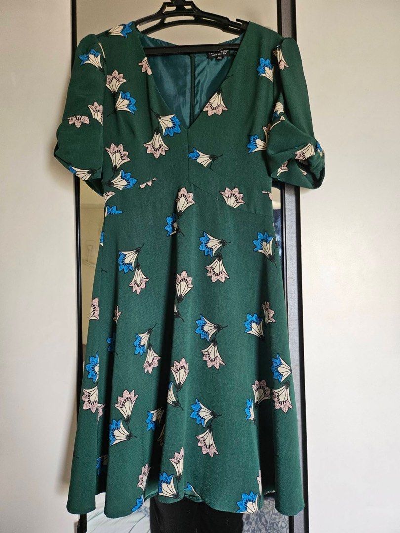 Miss Selfridge green dress (Category: Dresses) located in Pasig City. Submitted by luisaadv (Listing ID 1341633642, Image 2). Description: Original Miss Selfridge dress. Used only once. Size: EU 34 | US 2 | UK 6.