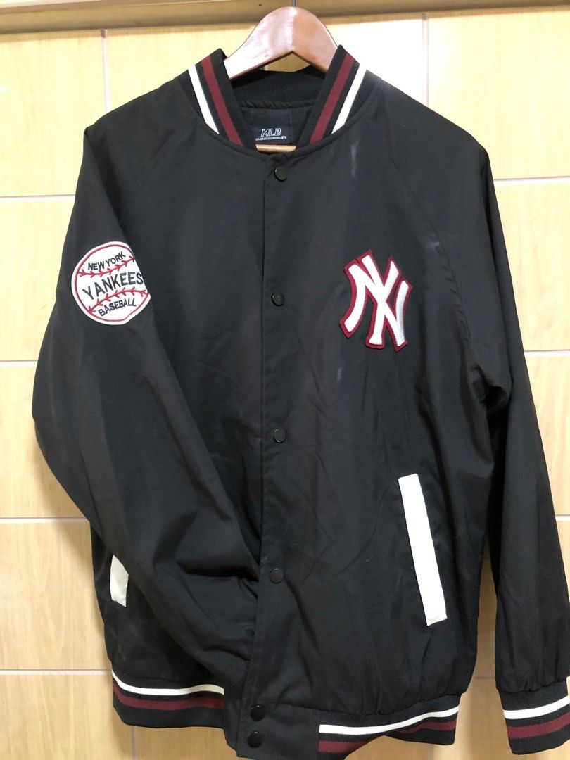 MLB jacket (Category: Coats, Jackets and Outerwear) located in Singapore. Submitted by bts2025 (Listing ID 1341634006, Image 1). Description: MLB New York Yankees jacket fit XL-XXL Size: XXL Col: Black.