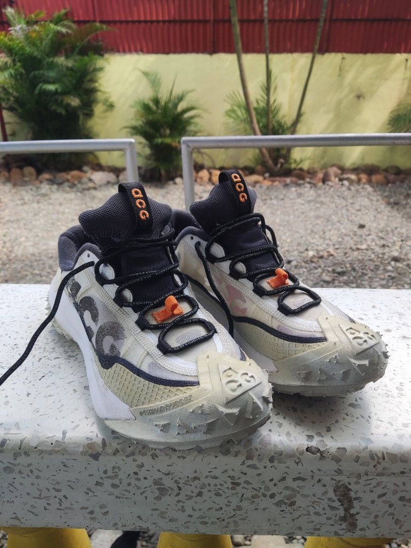 Nike ACG mountain fly 2 low (Category: Sneakers) located in Passi. Submitted by Trifft21 (Listing ID 1341765969, Image 1). Description: Thrift/Ukay - New arrival ACG mountain fly 2 low Authentic Size 7 US men Very good to excellent condition Issue: Yellowing 1850+sf.