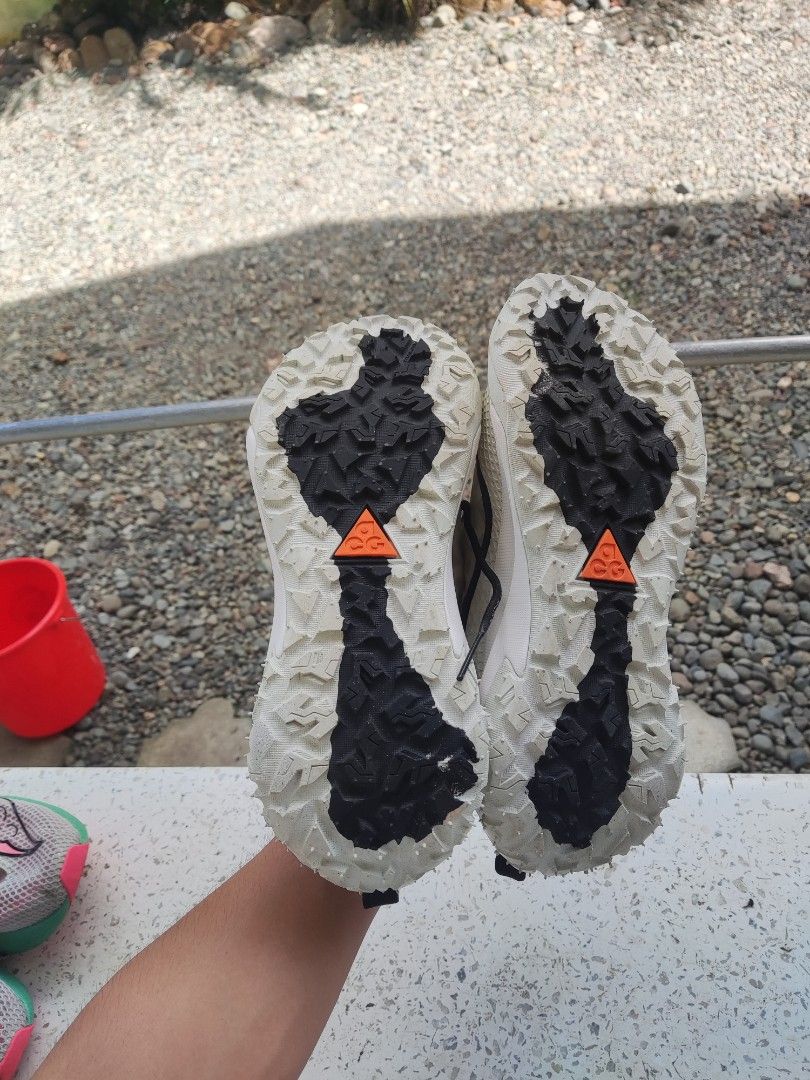 Nike ACG mountain fly 2 low (Category: Sneakers) located in Passi. Submitted by Trifft21 (Listing ID 1341765969, Image 2). Description: Thrift/Ukay - New arrival ACG mountain fly 2 low Authentic Size 7 US men Very good to excellent condition Issue: Yellowing 1850+sf.