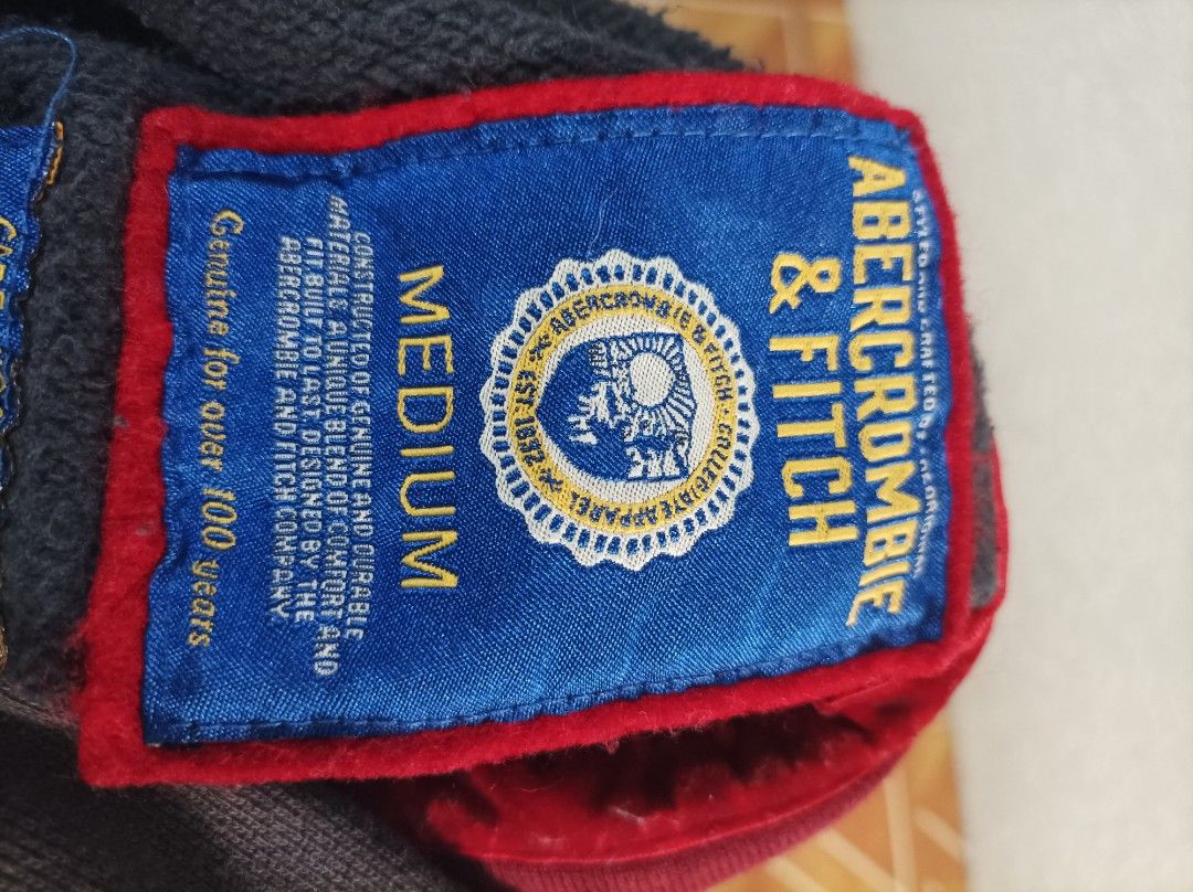 Original Abercrombie & Fitch (Category: Coats, Jackets and Outerwear) located in Pasig City. Submitted by rainmaker43 (Listing ID 1341593617, Image 2). Description: L-27 w-17 Sleeves-22.