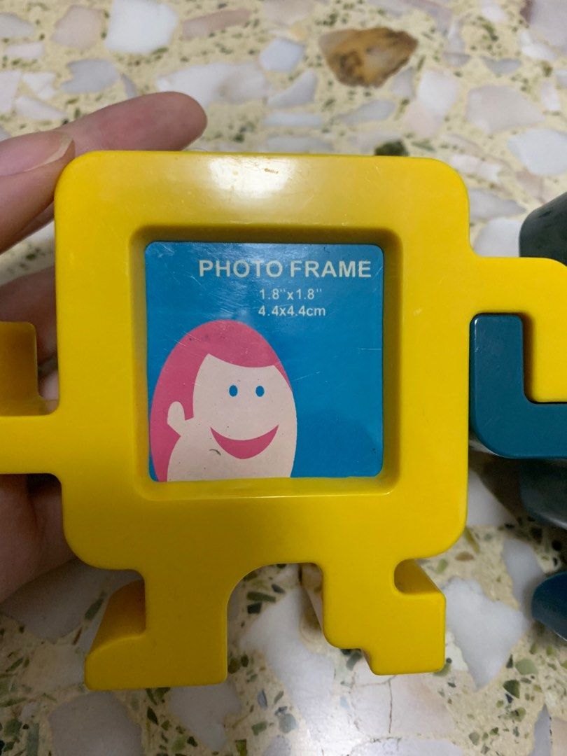 Picture frames (Category: Frames & Pictures) located in Singapore. Submitted by macyyyyyy (Listing ID 1341633714, Image 2). Description: The pig one has 2 magnets for holding things like memo notes but the magnets are rusted. Everything else still in working condition.