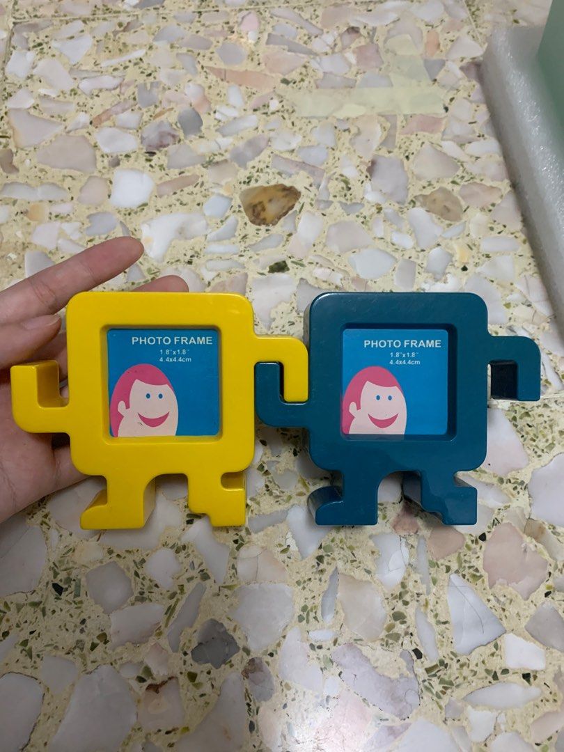 Picture frames (Category: Frames & Pictures) located in Singapore. Submitted by macyyyyyy (Listing ID 1341633714, Image 1). Description: The pig one has 2 magnets for holding things like memo notes but the magnets are rusted. Everything else still in working condition.
