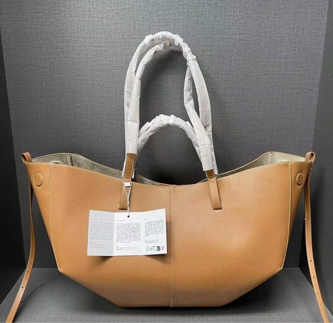 Polene Cyme Bag (Category: Luxury Bags & Wallets) located in Quezon City. Submitted by t.clo__ (Listing ID 1341679804, Image 2). Description: .