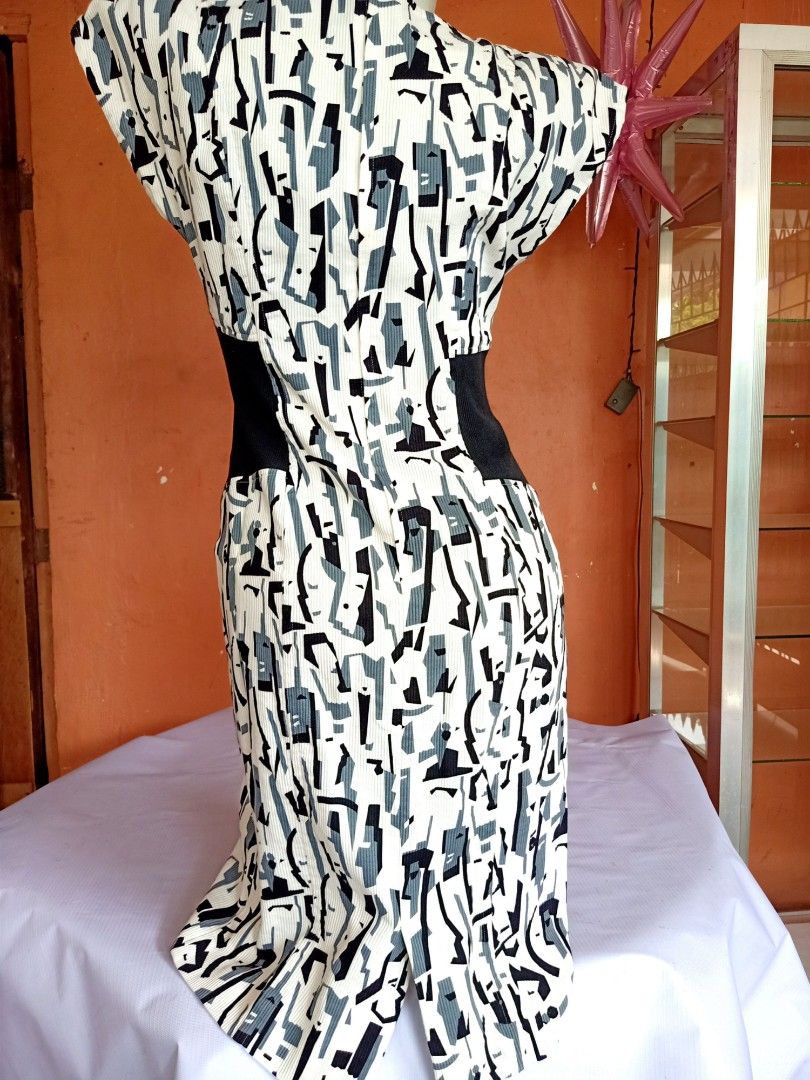 Printed Dress (Category: Dresses) located in Angeles City. Submitted by ejhere (Listing ID 1341755221, Image 2). Description: - Printed Dress - Perfect for any occasion - Best pair with a blazer or coat to add sophistication - Made from comfy stretchy cotton thick fabric - White color with navy blue prints - Best fit to Medium Size frame MOP: GCash Courier: J&T (SF to be shouldered by the Buyer).