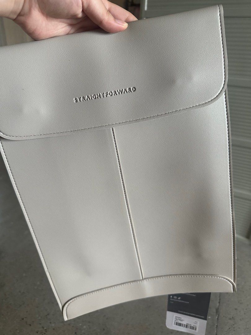 [SALE] Straightforward Laptop Sleeve (Category: Laptops & Notebooks) located in Marikina City. Submitted by declutterwithyouandme (Listing ID 1341609707, Image 1). Description: .