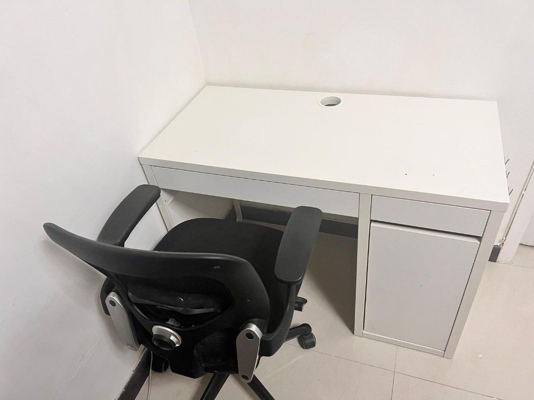 Study/Computer table from Ikea （分類：櫃子、組合櫃及置物架）位於 Hong Kong。 由 mhaia2018 提交（商品編號 1341606181，圖片 2）。簡介： Slightly use Micke Computer table from Ikea including office chair for only HKD100.( Bought HKD799.9). Self pick up in Jardines Bazaar, Causeway Bay.。