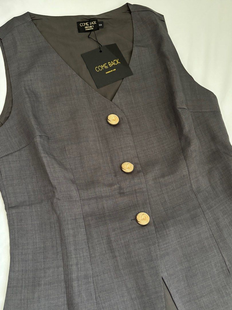 Suit Vest Set (Category: Sets or Coordinates) located in Muntinlupa City. Submitted by randomstuffph (Listing ID 1341597162, Image 1). Description: Bangkok Quality Impulse buy Brand new Size S Nothing to explain.