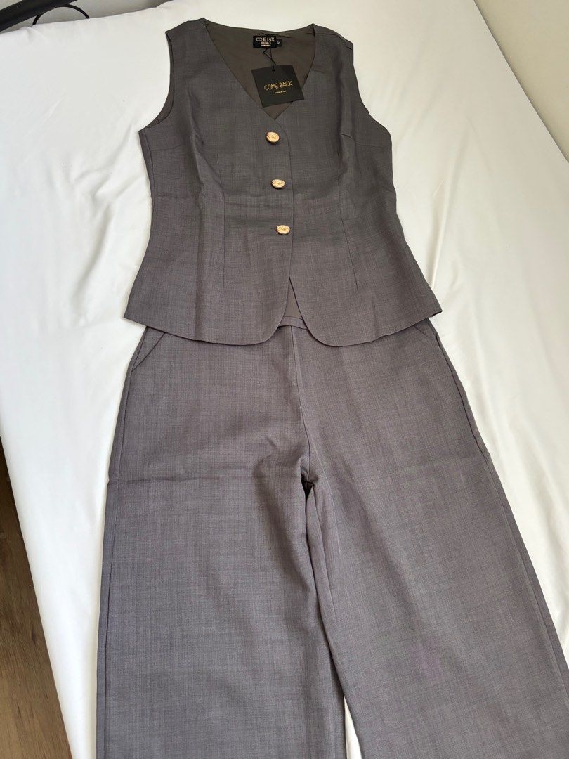 Suit Vest Set (Category: Sets or Coordinates) located in Muntinlupa City. Submitted by randomstuffph (Listing ID 1341597162, Image 3). Description: Bangkok Quality Impulse buy Brand new Size S Nothing to explain.