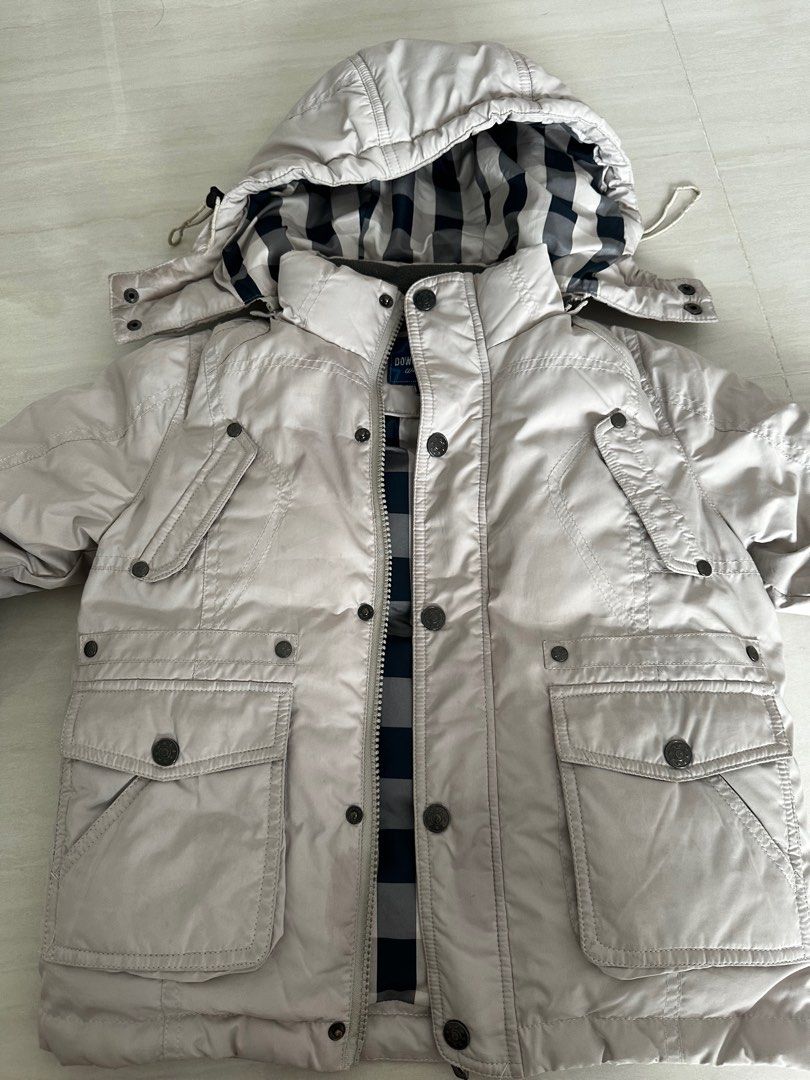 Winter time down jacket (Category: Babies & Kids Fashion) located in Singapore. Submitted by serena_w (Listing ID 1341591113, Image 6). Description: Winter time down jacket. Used for 2 trip. Ok for up to -5 with layering. Minor stains that are not very visible. Measurement Ptp: 41cm Length:45cm .