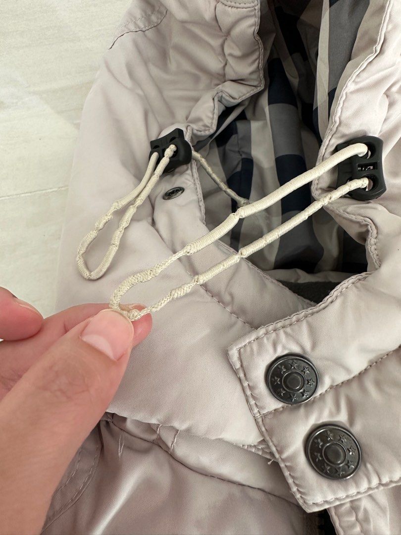 Winter time down jacket (Category: Babies & Kids Fashion) located in Singapore. Submitted by serena_w (Listing ID 1341591113, Image 2). Description: Winter time down jacket. Used for 2 trip. Ok for up to -5 with layering. Minor stains that are not very visible. Measurement Ptp: 41cm Length:45cm .