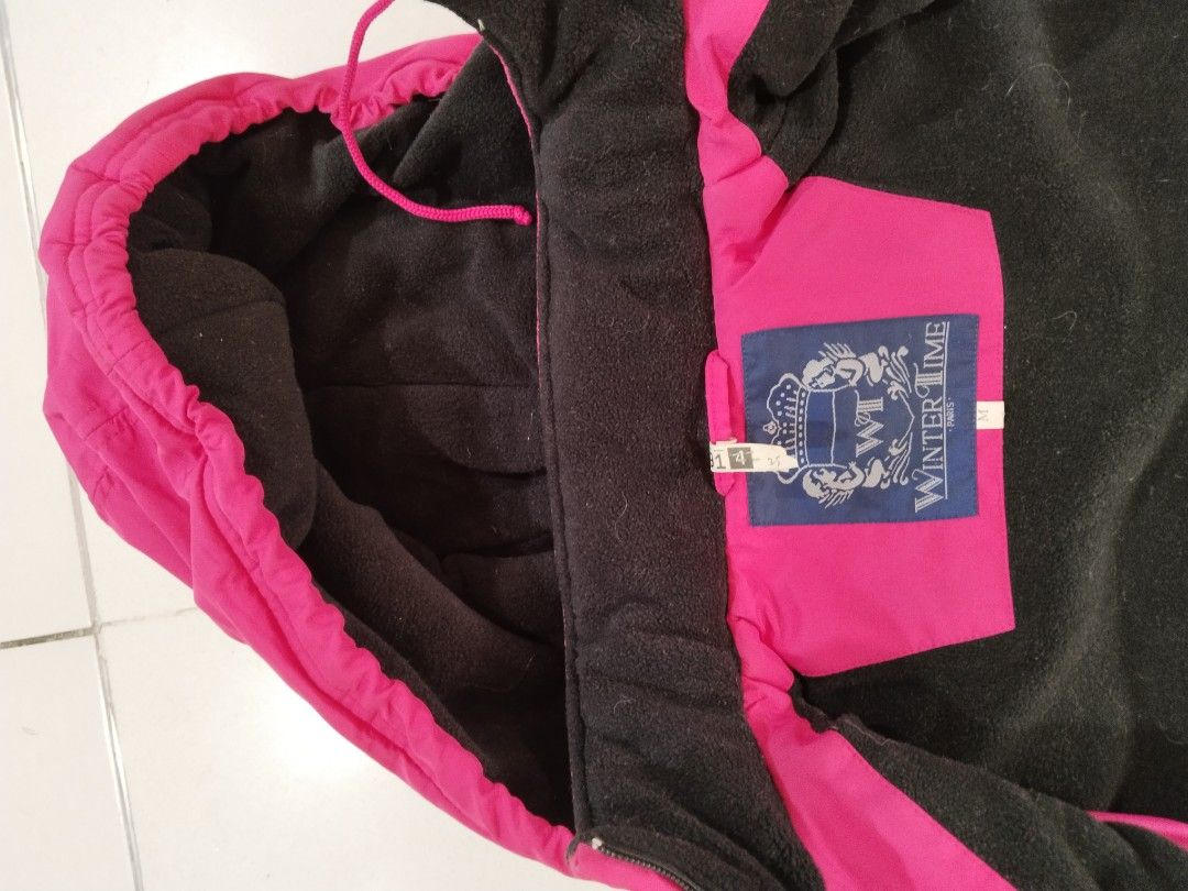 WinterTime Down Jacket (Category: Coats, Jackets and Outerwear) located in Singapore. Submitted by alwc0 (Listing ID 1341593269, Image 2). Description: Good condition. No torn nor defects..