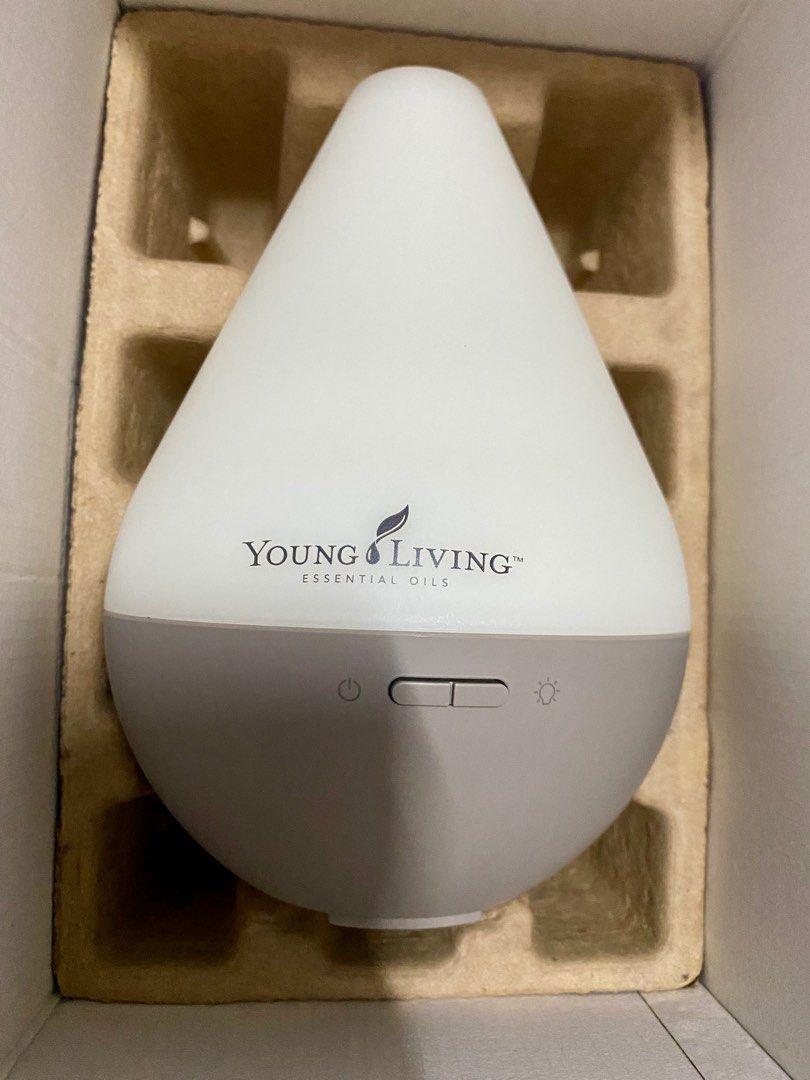 Young Living Dew Drop Essential Oil Diffuser (Category: Air Purifiers & Dehumidifiers) located in Pasay City. Submitted by dyongjo (Listing ID 1341734460, Image 2). Description: Brand new in box Comes with 2 essential oils: Lime (sealed) & Peppermint (opened to smell but never used) MOP: BPI/Gcash Pickup/Delivery: GGX/Lalamove/Grab (fee NOT yet included in price) 📍Pasay City.