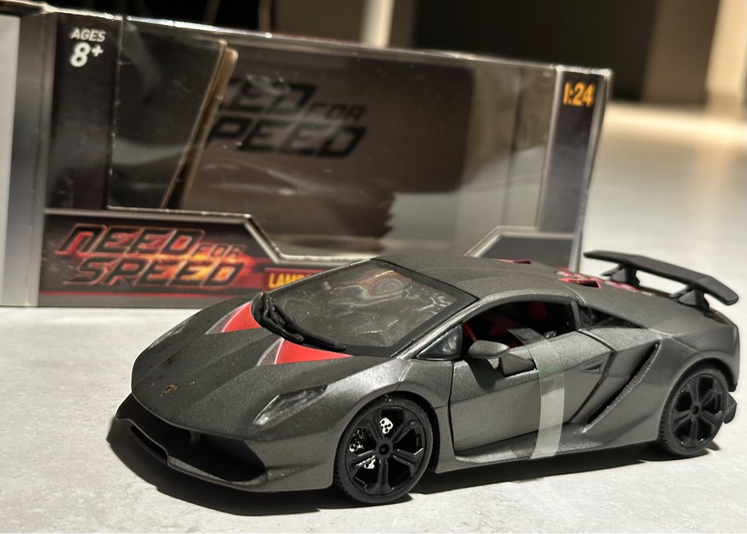 Miniature LAMBORGHINI SESTO ELEMENTO 1/24