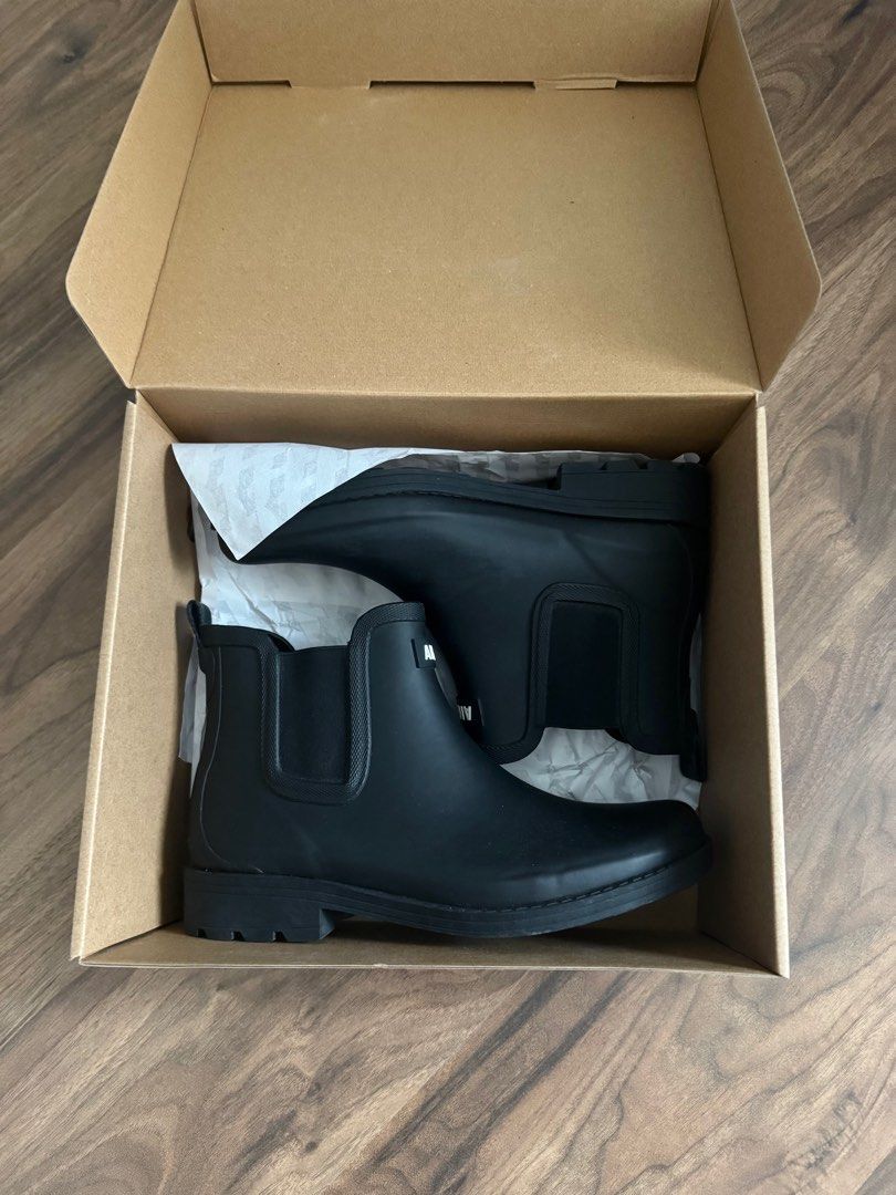 Aigle Carville 2 (Category: Boots) located in Muntinlupa City. Submitted by capri___sun (Listing ID 1341780367, Image 3). Description: Worn around thrice only. Purchased for Php 7,690 at the Aigle store in Uptown BGC. Price is negotiable. RFS: Too many boots in rotation..