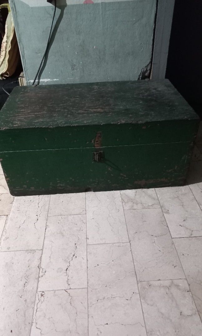 Antique Wooden Chest (Category: Looking For) located in Quezon City. Submitted by msdcshop (Listing ID 1341831080, Image 2). Description: Antique Wooden Chest (Baul ni mamang) Selling this 111 years old baul to be exact. owned by my lola Looks and smells old. Moving out .. all must go 😔.