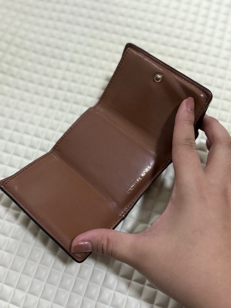 Authentic Michael Kors Tri-Fold Wallet (Category: Luxury Bags & Wallets) located in Caloocan City. Submitted by sandyyy.sandyyy (Listing ID 1341889196, Image 2). Description: Trifold Michael Kors Wallet. With coin purse slot and cards slots. Very aesthetic color 😊 no peeling, minimal color transfer from rubber lining. No major issue, goods na goods pang personal use. RFS: too small na for me, sayang di nagagamit. Price is NEGOTIABLE..