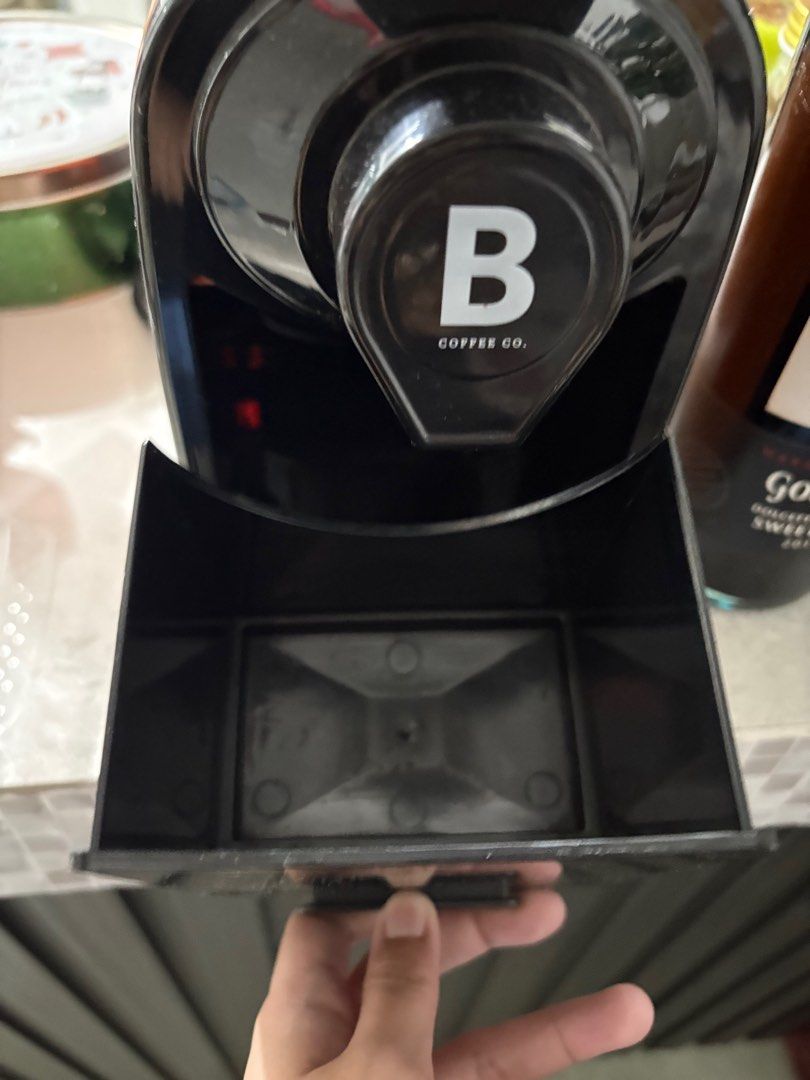 B Coffee Machine (Category: Coffee Machines & Makers) located in Las Pinas. Submitted by apoutletph (Listing ID 1341775621, Image 2). Description: Barely used. RFS: Not using anymore No issues.