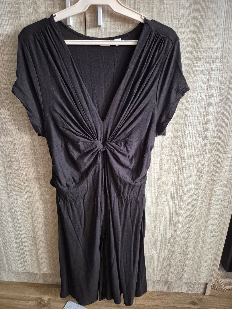 Black cotton dress (Category: Dresses) located in Las Pinas. Submitted by fishbowling (Listing ID 1341795803, Image 1). Description: Black cotton dress made of high quality, stretchy material (US brand). Great for casual events and gala. Get this for FREE when you buy 3 or more items..