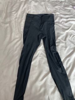 (Category: ) located in . Submitted by activewearobsessed (Listing ID 1341806327, Image 1). Description: .
