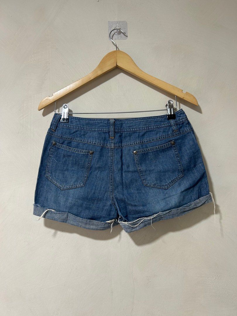 BUY ANY 3 (50php and below items) FOR 100 (Category: Shorts) located in Bulacan. Submitted by declutterplus (Listing ID 1341842223, Image 2). Description: Fits S.