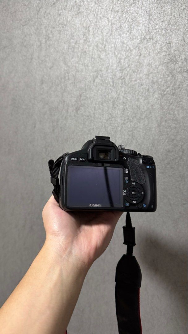Appareil Photo Canon EOS 550D Avec Objectif 18-135mm - Hybride, Très Bon état, Occasion