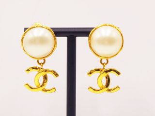 (Category: ) located in . Submitted by designercollectibles.com.au (Listing ID 1341838948, Image 1). Description: .