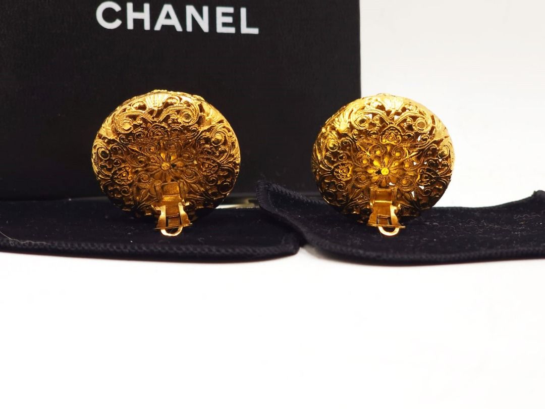 Chanel Vintage 1960s Maison Gripoix Pâte de Verre Pearl Filigree Earrings (Category: Bags & Wallets) located in Melbourne. Submitted by designercollectibles.com.au (Listing ID 1341840951, Image 2). Description: Condition: Very Good. As this is a pre-loved item, there are scratches and tarnish on the hardware and general signs of wear. Please check the condition carefully from these pictures. Since this is a preloved item, there is a possibility t