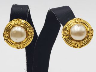 (Category: ) located in . Submitted by designercollectibles.com.au (Listing ID 1341838174, Image 1). Description: .